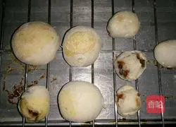 Illustration of how to make bean paste and crab cakes 10