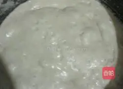 Illustration of how to make oil-free white flour pancakes 1