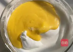 Illustration of how to make cream cupcakes 3