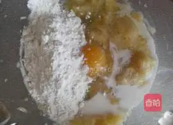 Illustration of how to make banana muffins 3