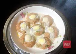 Illustration of how to make steamed quail eggs with meat patties 4