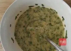 How to make leek egg pancakes Illustration 3