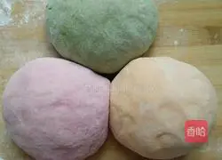 Illustration of how to make colorful single cake 2