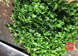 Illustration of how to make chive egg pancake 2