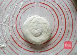 Illustration of how to make butter and scallion pancakes 17