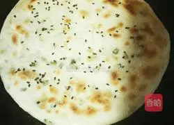 Illustration of how to make green onion layer cake 11