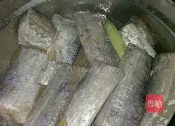 Illustration of how to grill hairtail in an electric pan 2