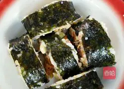 Illustration of how to make flavored enoki mushroom sushi 9