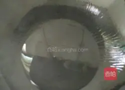 Illustration of how to make green onion and egg pancakes 3