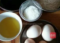 Illustration of how to make cabbage juice cake rolls 1