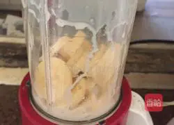 Illustration of how to make banana milk waffles 3