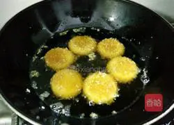 Illustration of how to make fried pumpkin cake 10