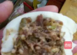 Illustration of how to make meat-shaobing 4