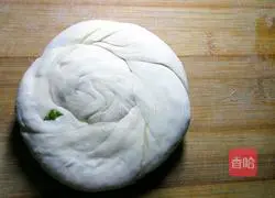 Illustration of how to make hand-torn biscuits 6