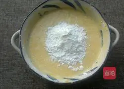 Illustration of how to make banana egg pancake 6