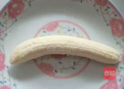 Illustration of how to make banana sushi 1