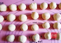 Illustration of how to make bean paste cake 4