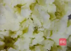 Illustration of how to make smiley potato cakes 3