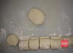 Illustration of how to make Soviet-style fermented brown sugar cake (grill version) 3