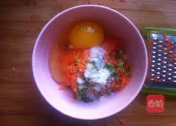 Illustration of how to make carrot and egg pancakes 2