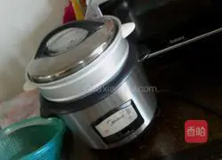 Illustration of how to make steamed glutinous rice flour pumpkin cakes 10