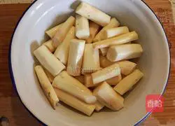 Illustration of how to make yam sushi 1