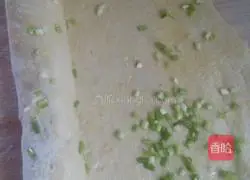 Illustration of how to make soup noodles and scallion pancakes 8