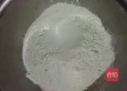 Illustration of how to make meat floss and chive pancake 3