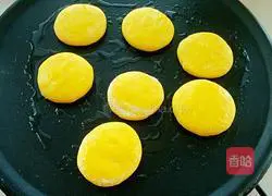 Illustration of how to make yeast pumpkin cake 10