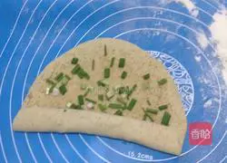 Illustration of how to make salt and pepper scallion pancake 15
