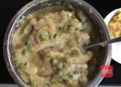 Illustration of how to make Kuilong fish cake 4