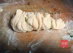 Illustration of how to make golden cakes with minced green onion and butter 6