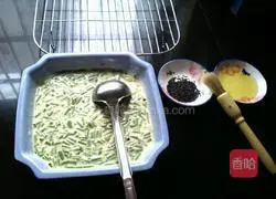 Illustration of how to make egg and green onion cake 2