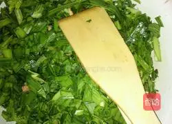 Illustration of how to make leek and egg pancakes 2