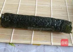 Illustration of how to make homemade sushi rolls 4