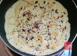 Illustration of how to make wolfberry sesame egg cake 9