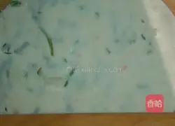 Illustration of how to make scallion pancake 9