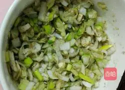 Illustration of how to make scallion pancake (family version) 3