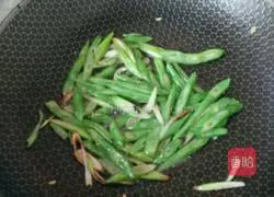 Illustration of how to make vegetarian fried noodles 4