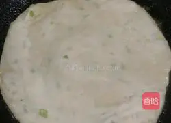 Illustration of how to make green onion cake 7