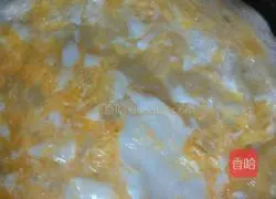 Illustration of how to make egg and scallion pancakes for quick breakfast 4