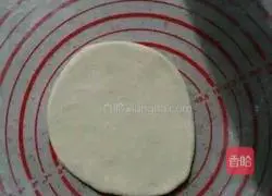 Illustration of how to make scallion pancakes 5