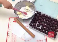 Egg Yolk Crisp (32 Mini Versions) Recipe 3