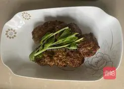 Illustration of how to make pan-fried vegetable beef patties 7