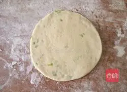 Illustration of how to make scallion pancake 9