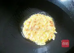 Illustration of how to make egg and rice pancakes 6