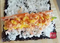 Illustration of how to make homemade sushi rolls 7