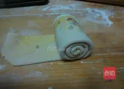 Illustration of how to make onion dough cakes 6