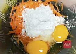 Illustration of how to make carrot and egg pancakes for baby food supplement 3