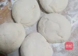 Illustration of how to make bean dregs dough cake 6